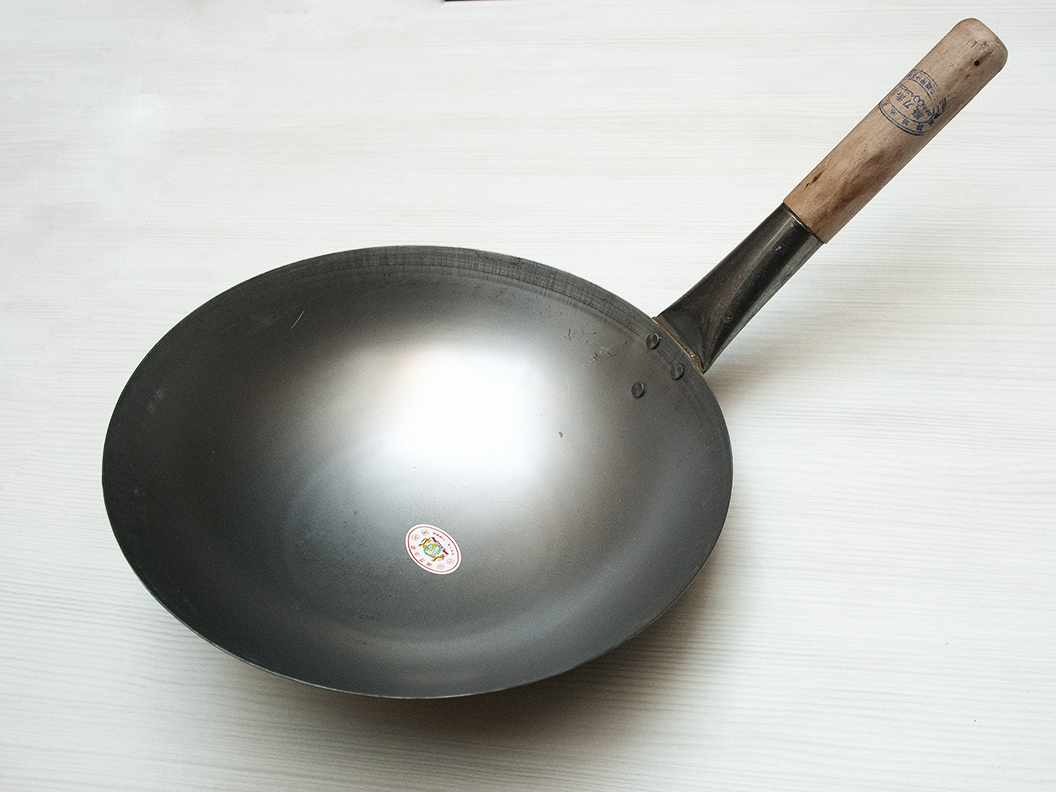 Wok s drevenou rukoväťou 30,5 cm