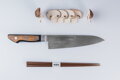 Elegantný japonský nôž pripravený na použitie. Zažite radosť z varenia s nožom Sakai Takayuki TUS Chef.