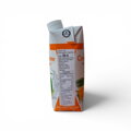 Bočná strana Tetra Pak balenia kokosovej vody FOCO s príchuťou manga. Detailná nemecká etiketa zobrazuje prehľadnú nutričnú tabuľku s energetickou hodnotou 21 kcal na 100 ml, informácie o pôvode z Vietnamu a presné percentuálne zloženie. Balenie je opatre