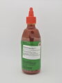 Slovenská etiketa čili omáčky Sriracha medium Cock Brand 490 g