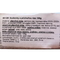 Detailný záber na bielu slovenskú informačnú etiketu čínskych sušienok s príchuťou rias (100 g). Text jasne uvádza podrobné zloženie vrátane pšeničnej múky, celozrnnej múky, vločiek z morských rias a vaječného prášku. Obsahuje dôležité upozornenie na stop