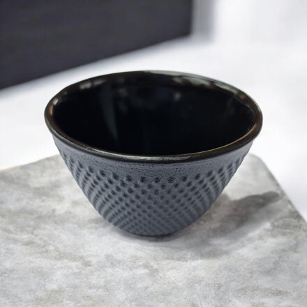 Liatinová šálka Arare, čierna (0,12 l)