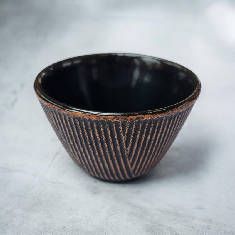 Liatinová šálka Zen, čierno-medená (0,12 l)